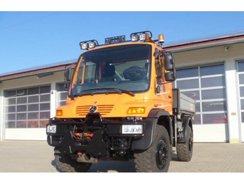 Camión caja abierta UNIMOG U500