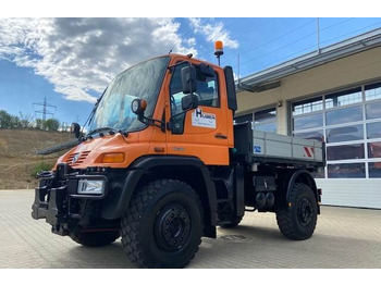 Camión caja abierta UNIMOG U500