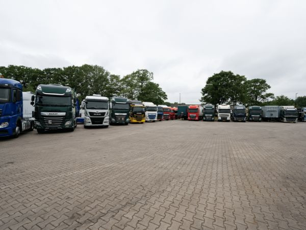 Hesselink Trucks B.V. - Semirremolques undefined: foto 5