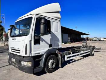 Camión chasis IVECO