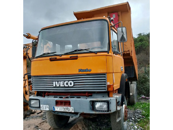 Camión volquete IVECO