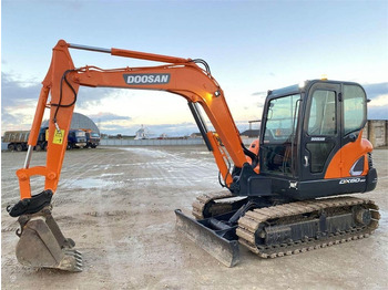 Miniexcavadora DOOSAN DX60