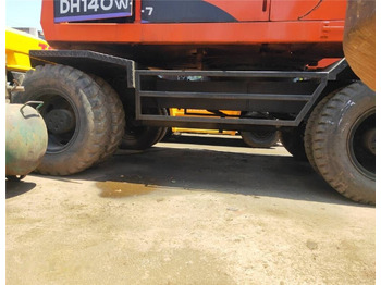 Excavadora de ruedas Doosan DH 140W-7: foto 3