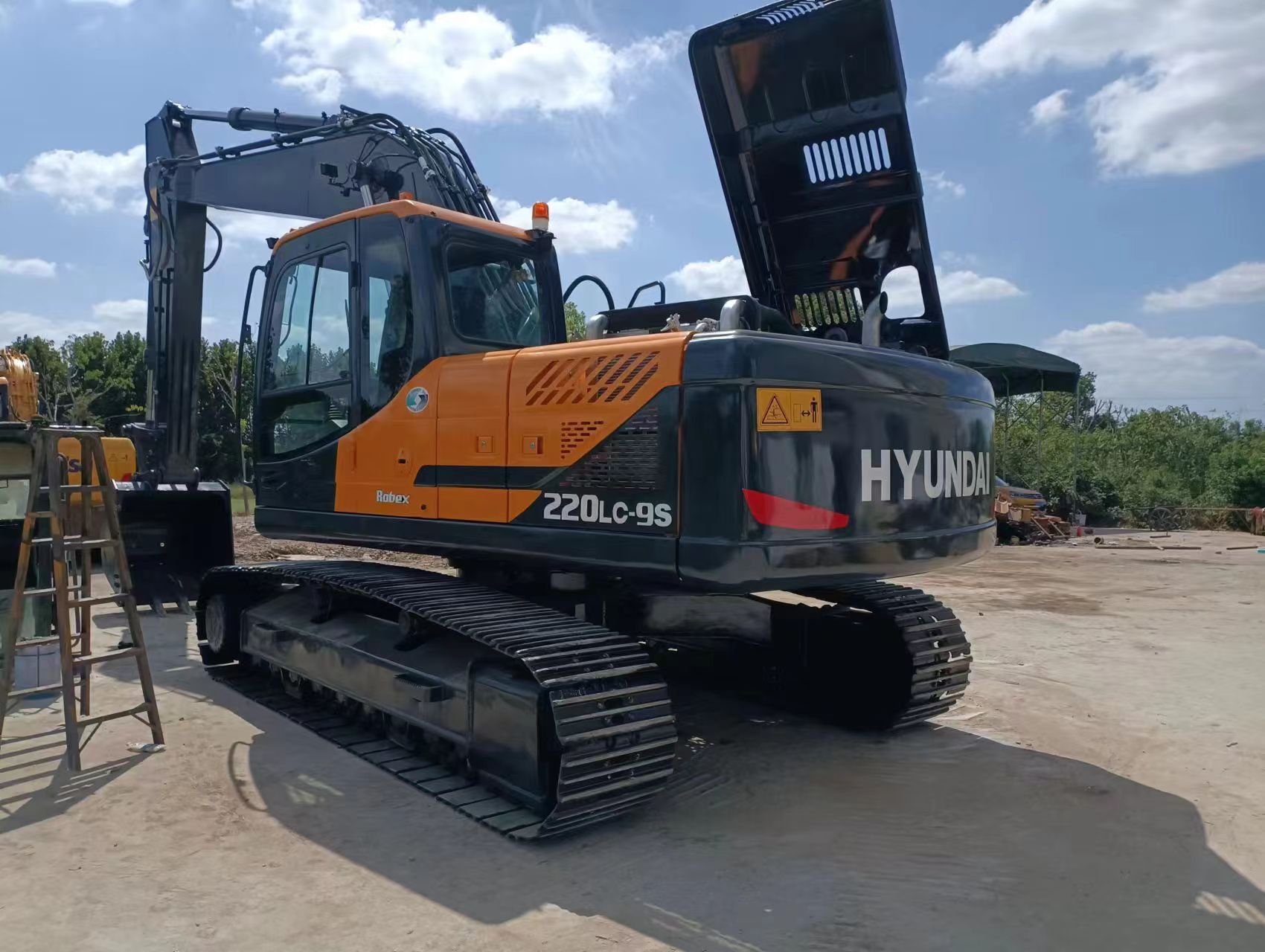 Excavadora de cadenas Hyundai 220: foto 2