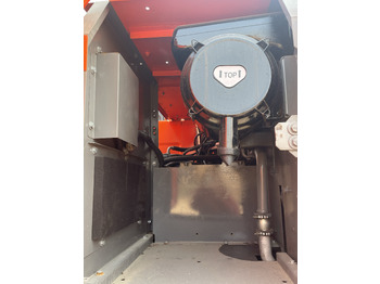 Excavadora de cadenas HITACHI ZX210: foto 5
