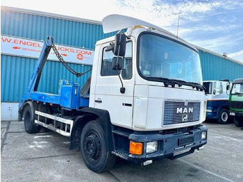 Camión portacontenedor de cadenas MAN 18 .232 (6 CILINDER) M90 WITH TELESCOPIC CONTAINER SYSTEM (8 GEARS MANUAL GEARBOX / EURO 1 (MECHANICAL PUMP AND INJECTORS)): foto 3