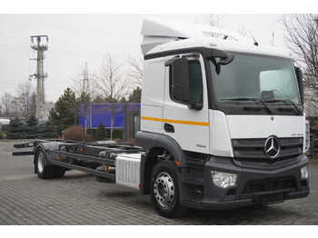 Camión chasis MERCEDES-BENZ Actros 1824