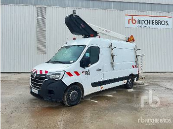 Camión con plataforma elevadora RENAULT Master