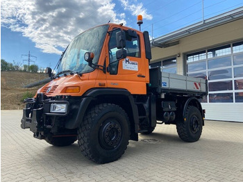 Camión volquete UNIMOG U500