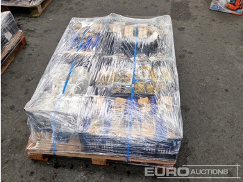 Equipo de construcción Unused Pallet of Paint Rollers, Nitrile Gloves, Pipe Clamps with Screw, Face Masks: foto 2