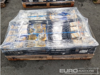 Equipo de construcción Unused Pallet of Paint Rollers, Nitrile Gloves, Pipe Clamps with Screw, Face Masks: foto 3