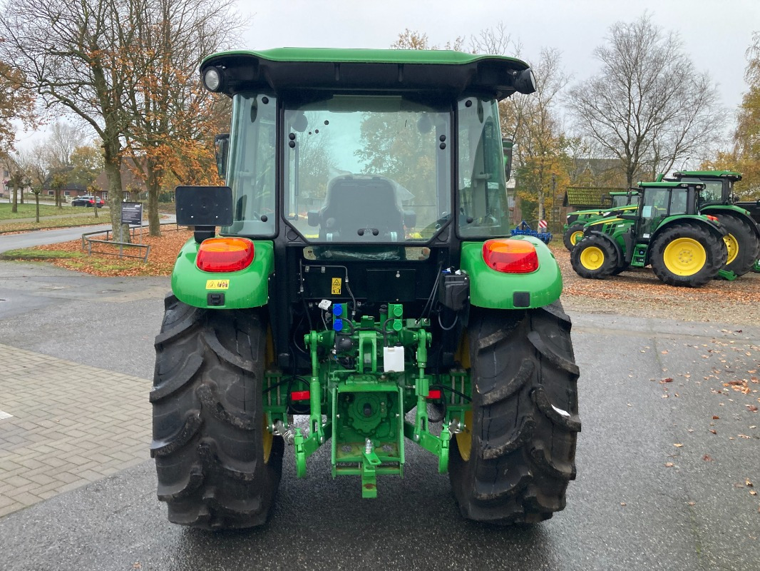 Tractor nuevo John Deere 5075E: foto 15