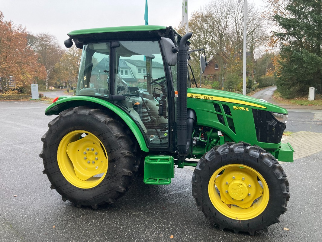 Tractor nuevo John Deere 5075E: foto 12