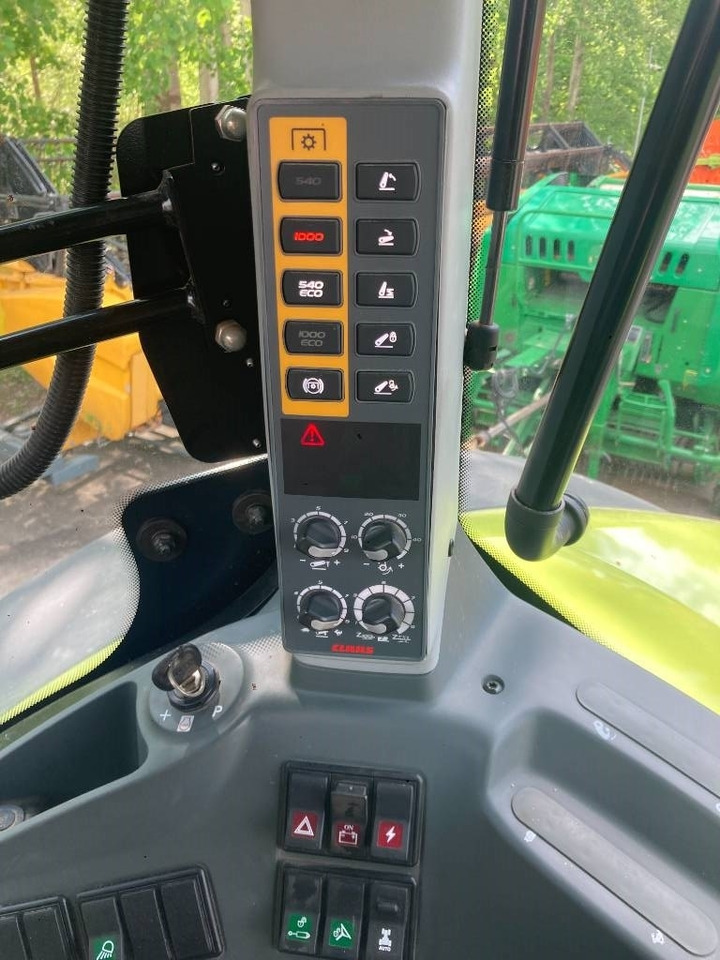 Tractor Claas Axion 960: foto 12