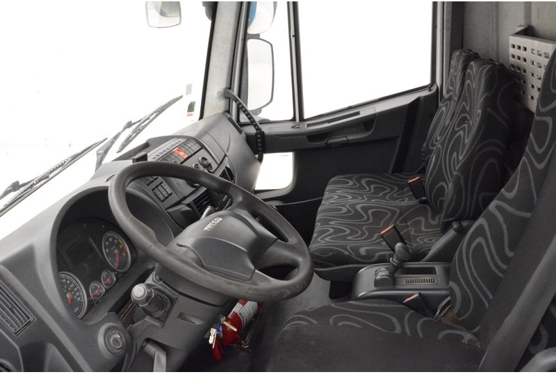 Camión caja cerrada Iveco Eurocargo 120E18: foto 12