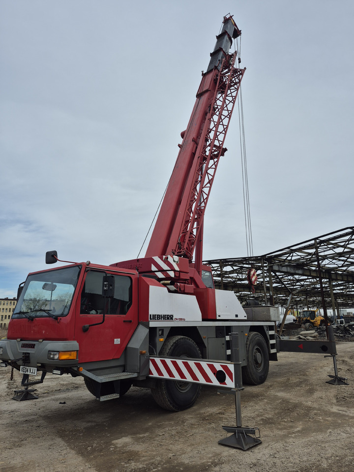 Autogrúa LIEBHERR LTM1030: foto 1