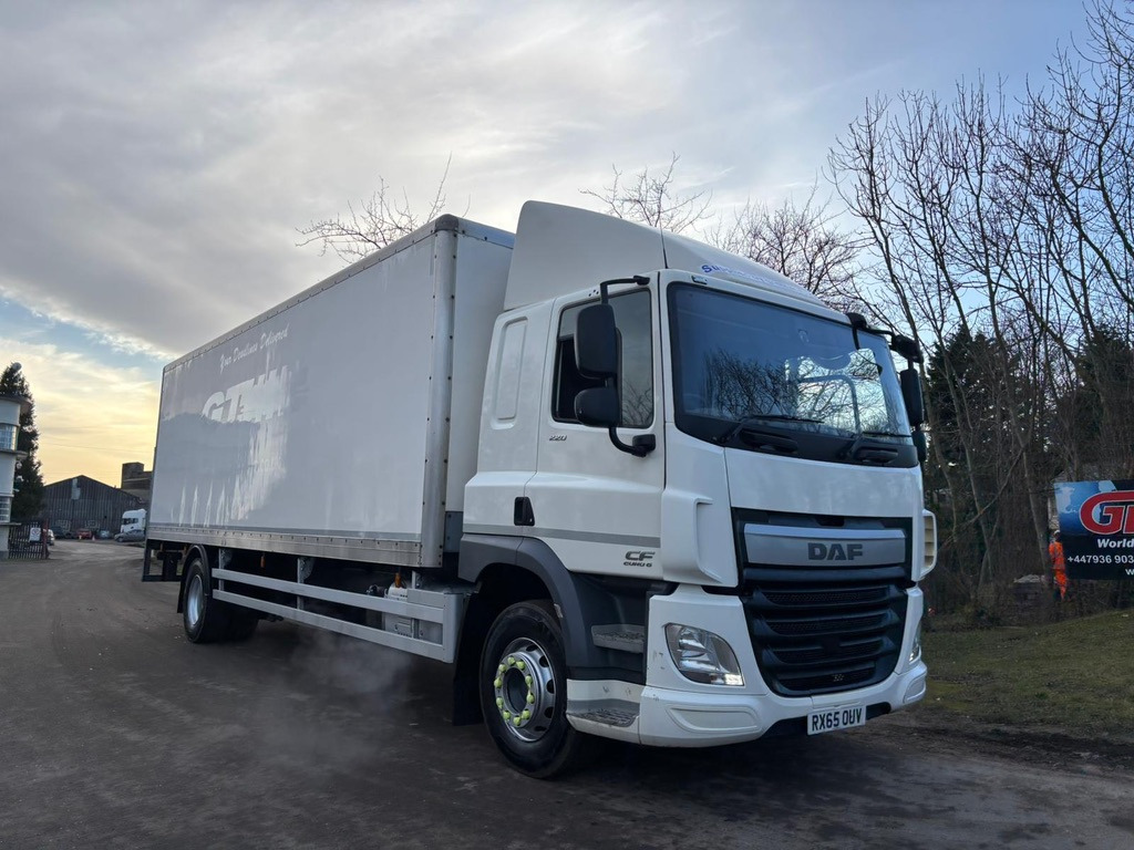 Camión caja cerrada 2015 DAF CF 220 Rigid Truck: foto 10