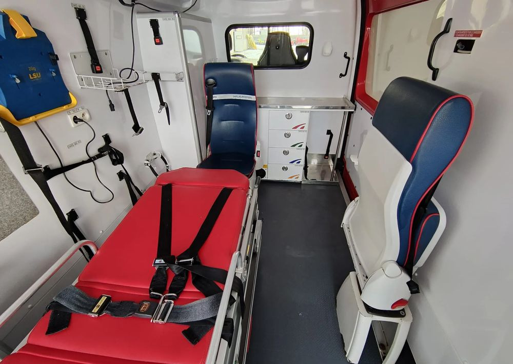 Ambulancia Renault Master: foto 6