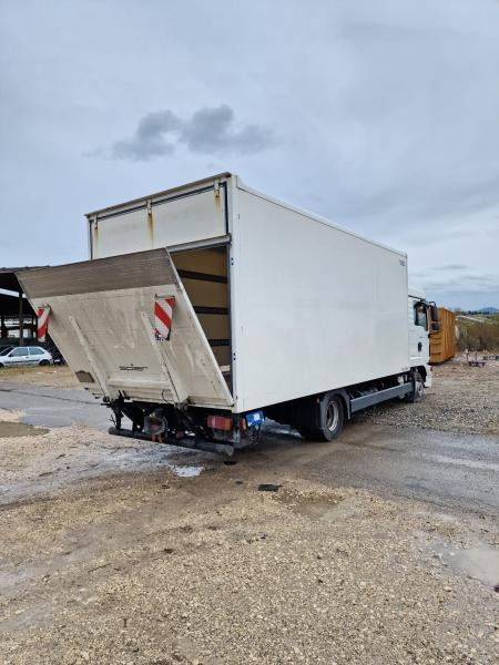 Camión caja cerrada MAN TGL 8.220 BL UNFALL Koffer Langes Haus: foto 7