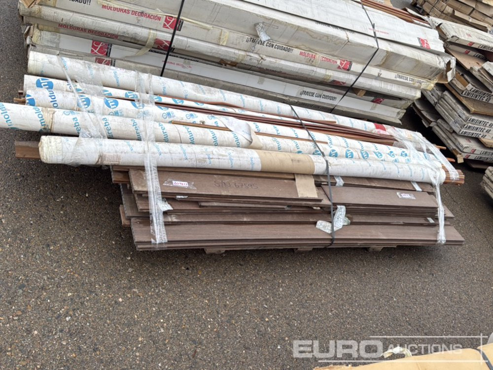 Equipo de construcción Pallet of Decorative Wood Panels, Indoor & Outdoor wooden Flooring, Wooden Baseboards & Jamb Covers (6 Pallets Of): foto 10