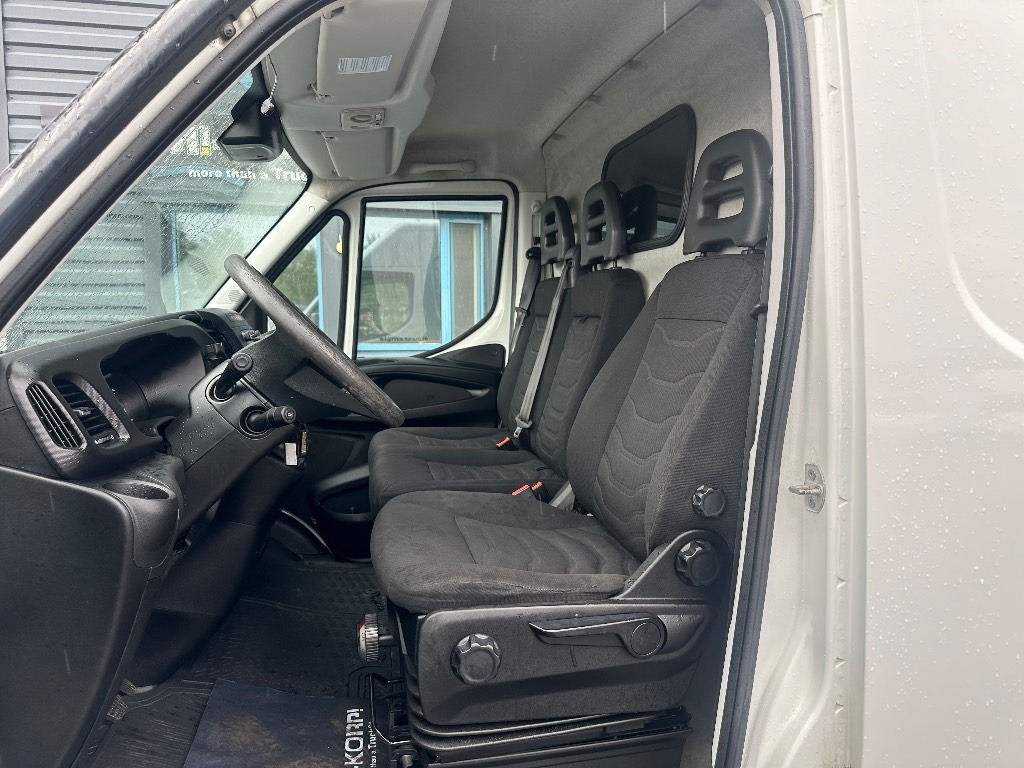 Furgón Iveco Daily 35S17: foto 8